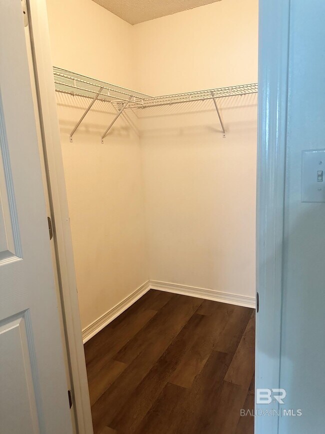 Building Photo - 2700 Hampton Park Cir