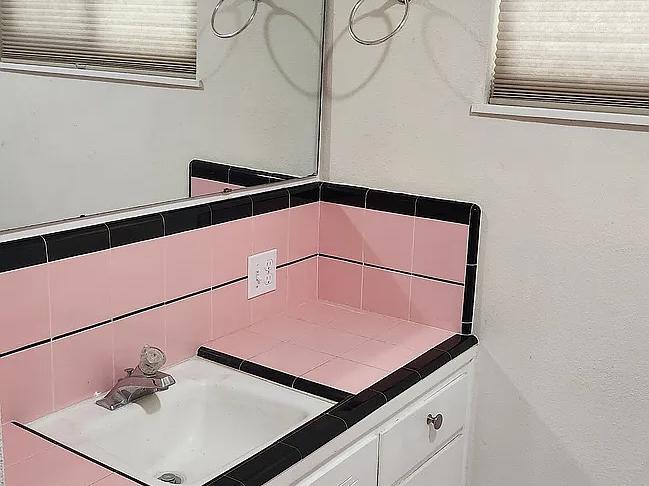 Building Photo - 1260 S Klein Ave