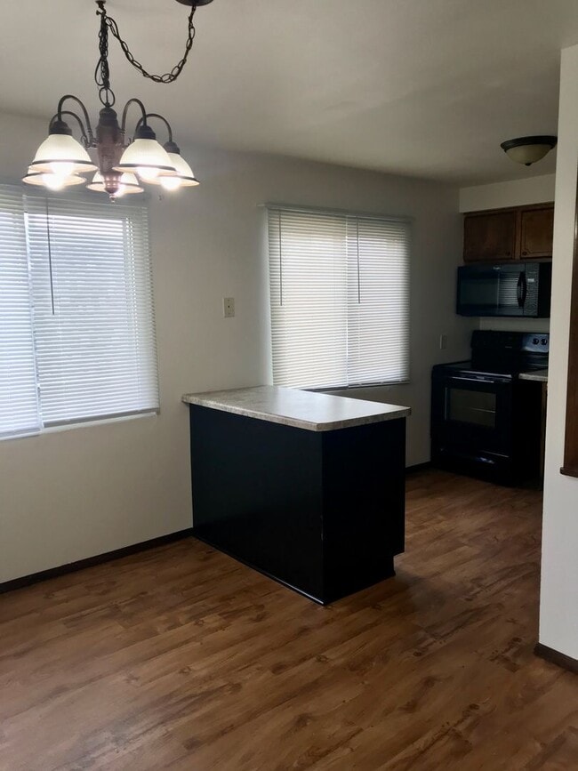 Building Photo - 742 Fairwood Dr