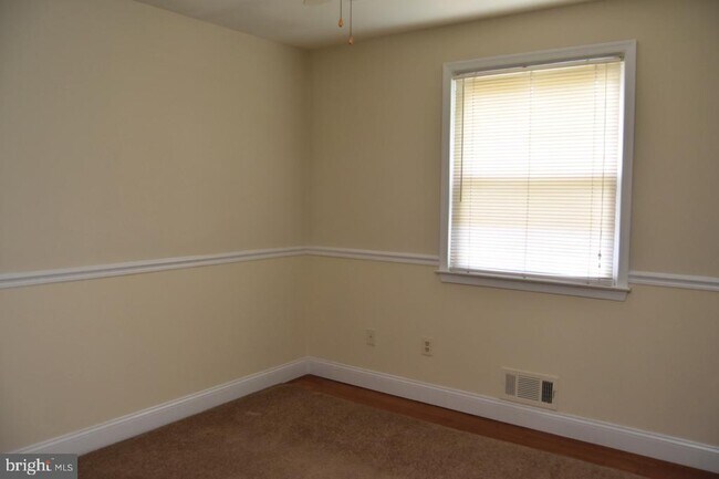 Building Photo - 6820 Cherokee Dr
