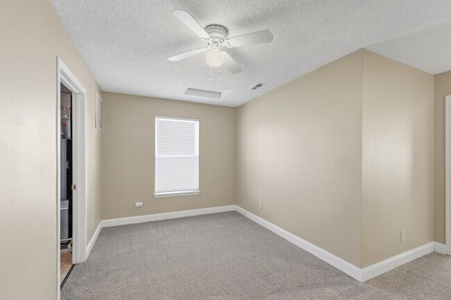 Building Photo - 2030 Orchid Bloom Ln