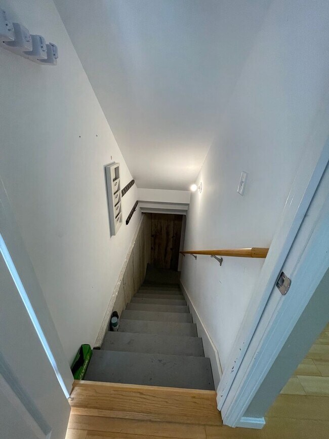 Building Photo - 7 Browns Freehold