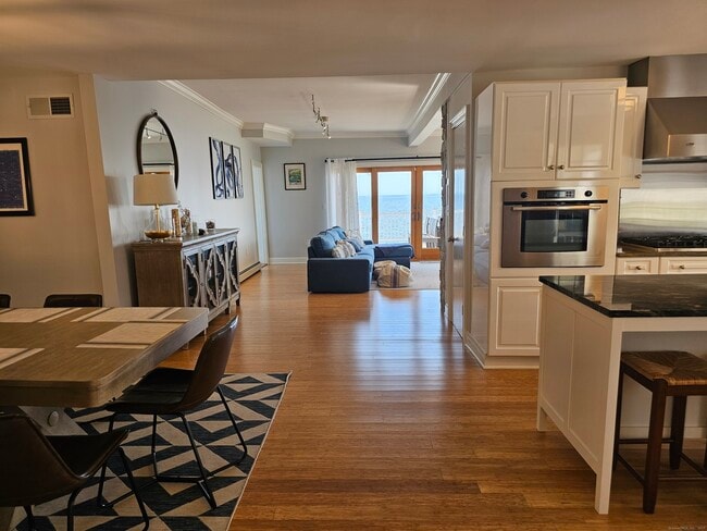 Building Photo - 62 Cosey Beach Ave