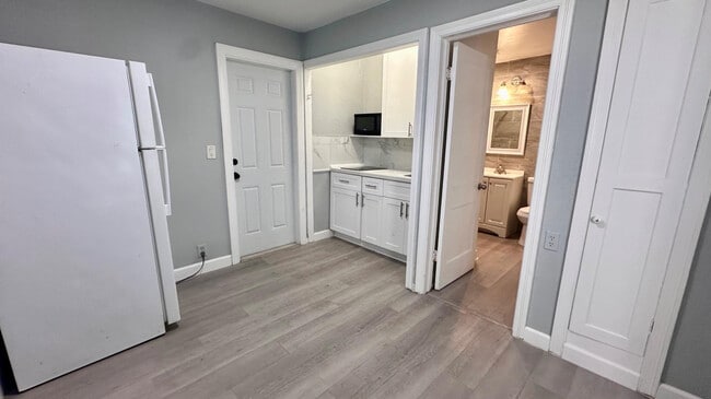 Building Photo - 325 N Federal Hwy