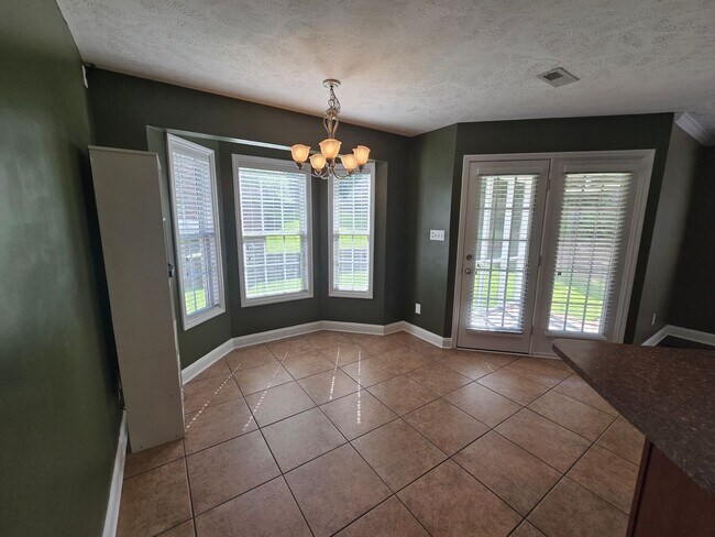 Building Photo - NEW LISTING!!!!!
