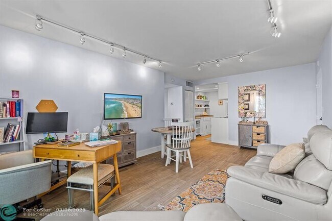 Building Photo - 8609 SW 68th Ct