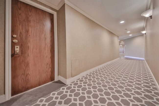 Building Photo - 15 Greenway Plaza