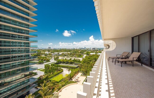 Building Photo - 10205 Collins Ave