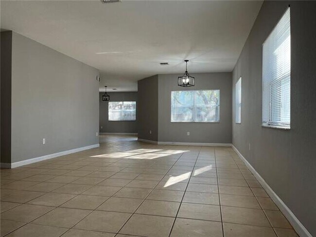 Building Photo - 349 NE 36th Terrace