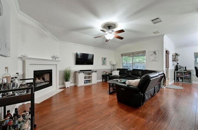 Building Photo - 2041 Desco Dr