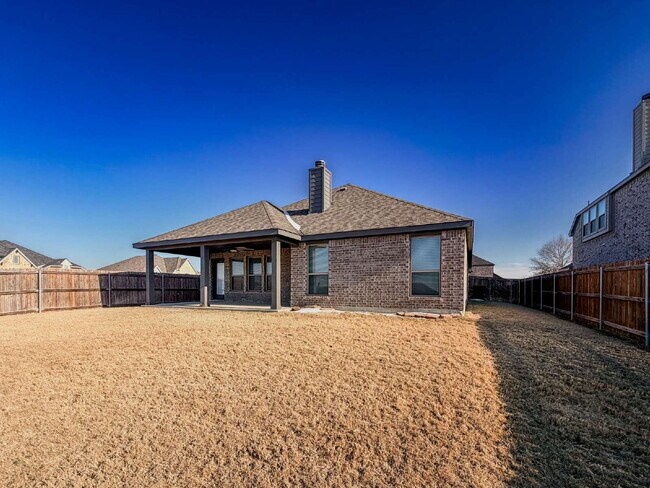 Building Photo - Charming 3-Bed Oasis with 2 Baths and Spacious 2045 Sq Ft Living in Burleson ISD!