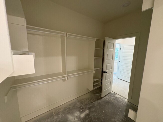 Building Photo - MTR2a-4