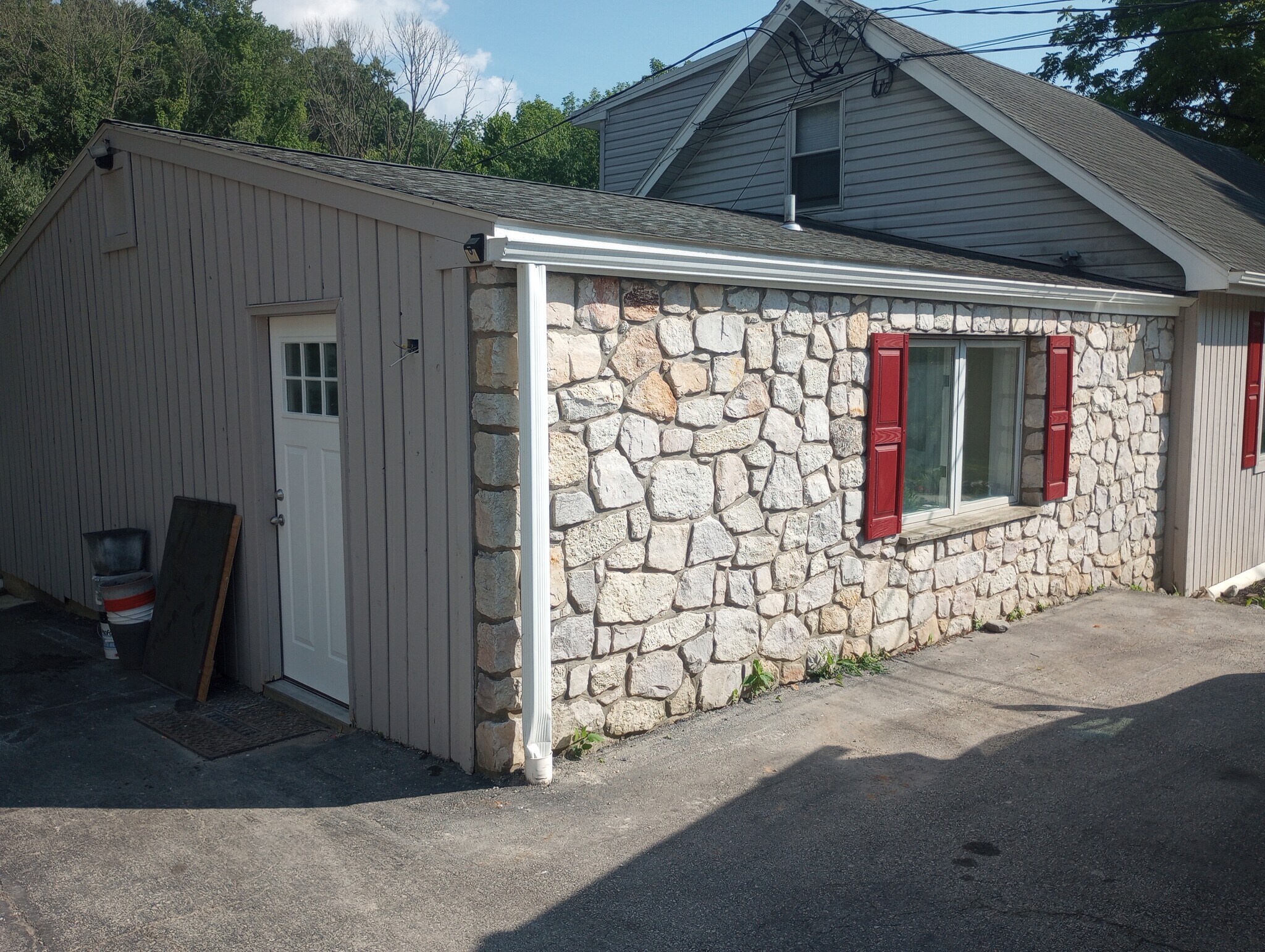 Building Photo - 380 W Rose Tree Rd