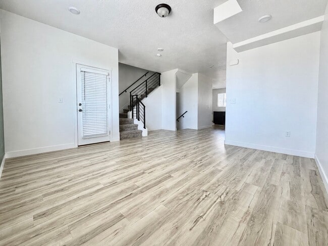 Building Photo - 3 Bed + 2.5 Bath Townhome w/ Garage, Storage & Dogs Allowed Near Jordan Landing