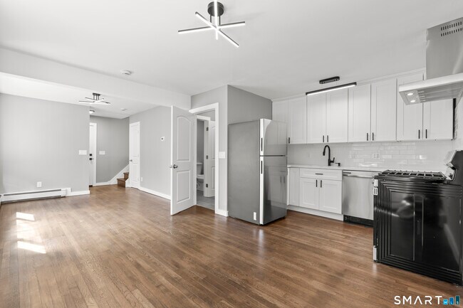 Building Photo - 105 Richmond Hill Ave