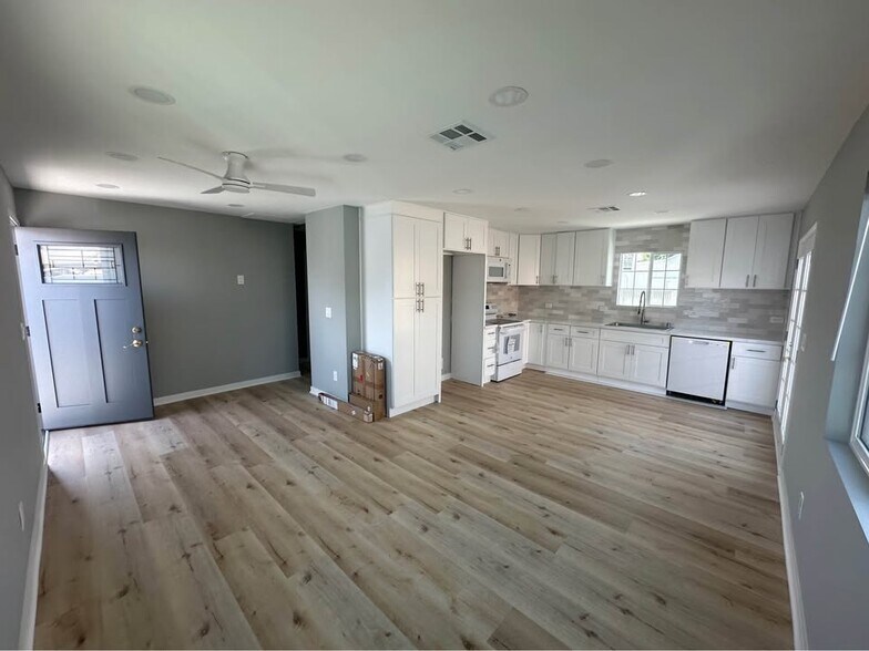 Building Photo - 13809 Actina Ave