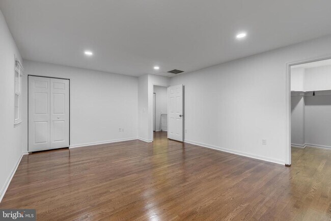 Building Photo - 1402 Mullins St