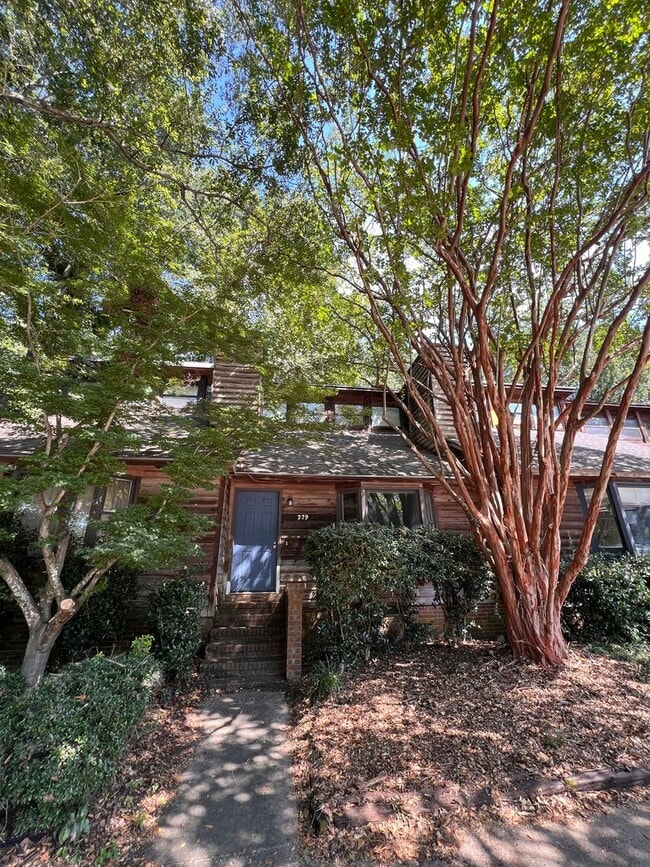 Building Photo - 279 Ivy Ln