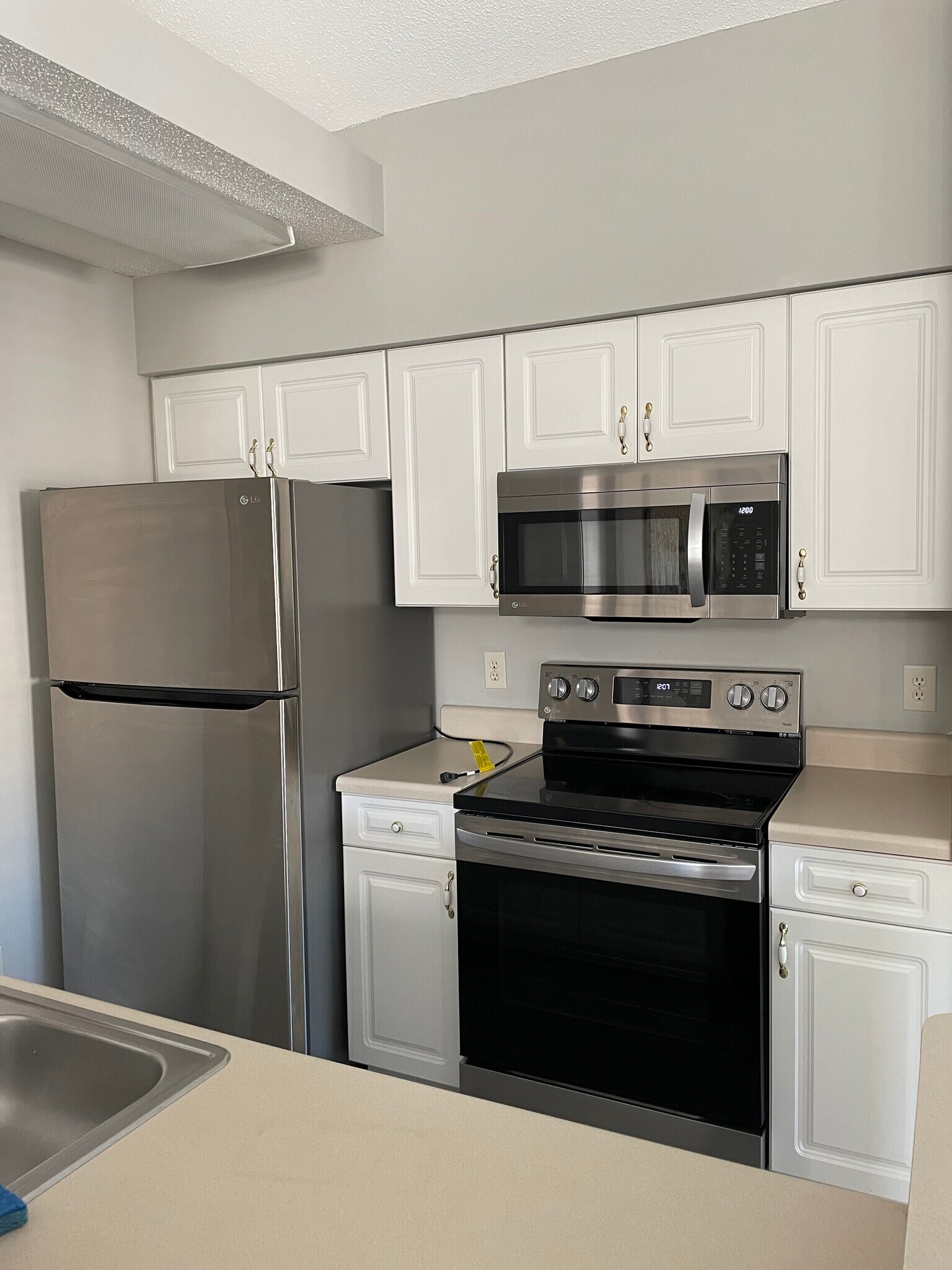 All new appliances - 904 Queens Way