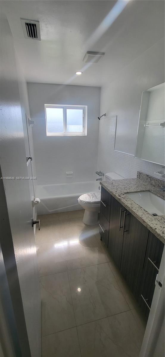 Building Photo - 1016 NE 5th St