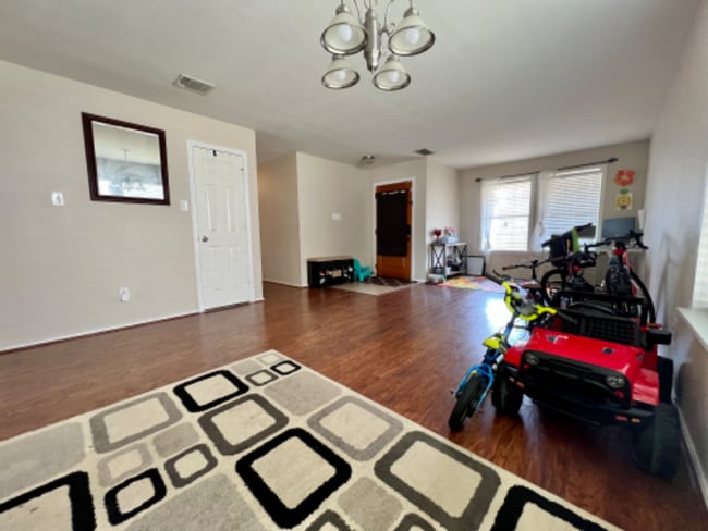 Building Photo - 24707 Maple Crest