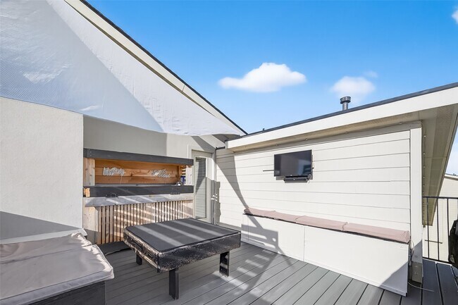 Building Photo - 2318 Emancipation Ave