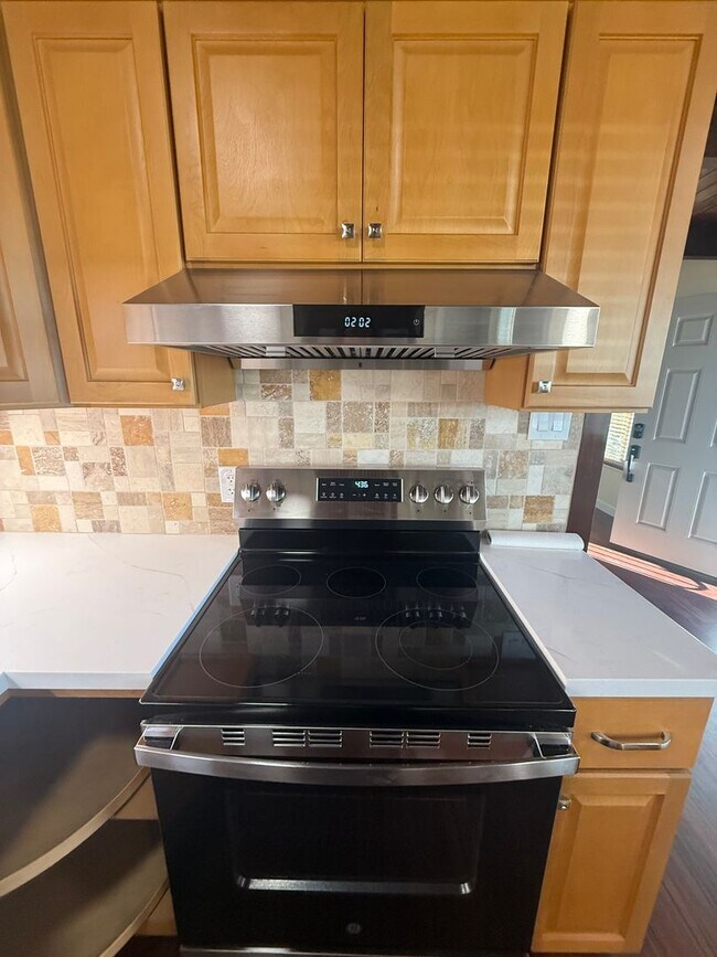 Building Photo - Stunning 2-bedroom, 1.5-bath Modern home in Vallejo with bountiful water views & walking distance...