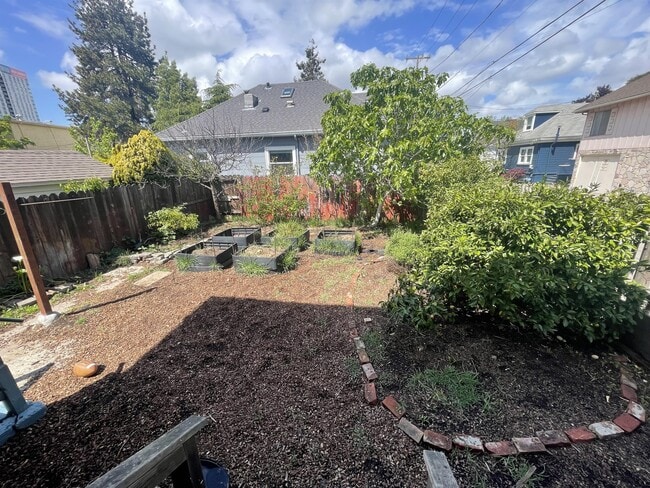 Building Photo - 3751 Latimer Pl