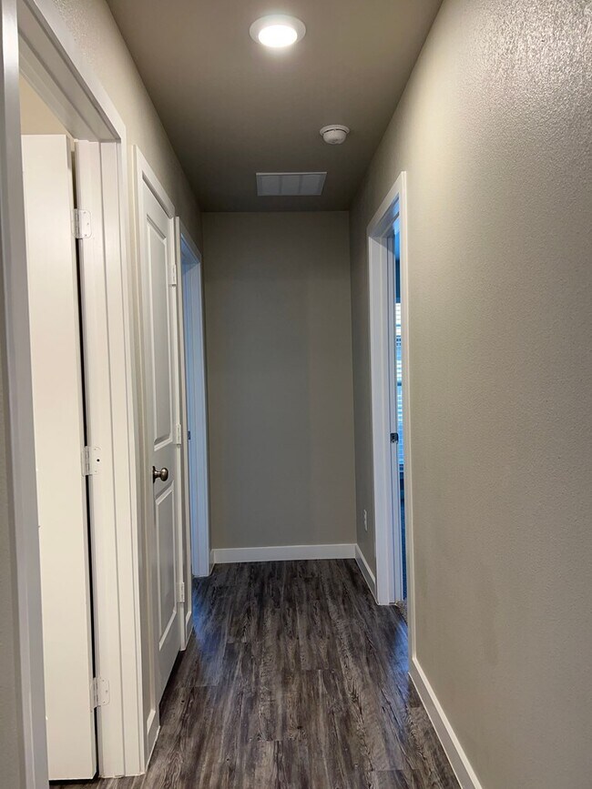 Building Photo - 7108 E County Rd 99 1/2