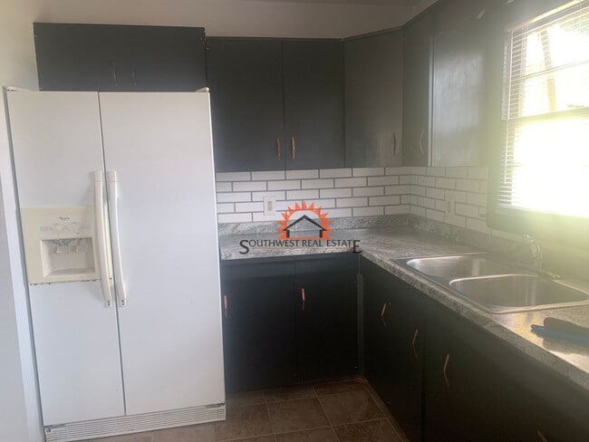 Building Photo - Beautiful 3 bedroom 2 bath home with a 1 car garage.available 4/1/25