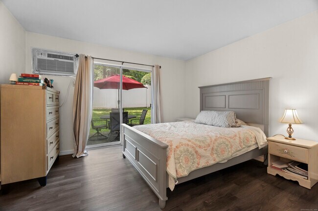 Building Photo - 8 Rose Ln