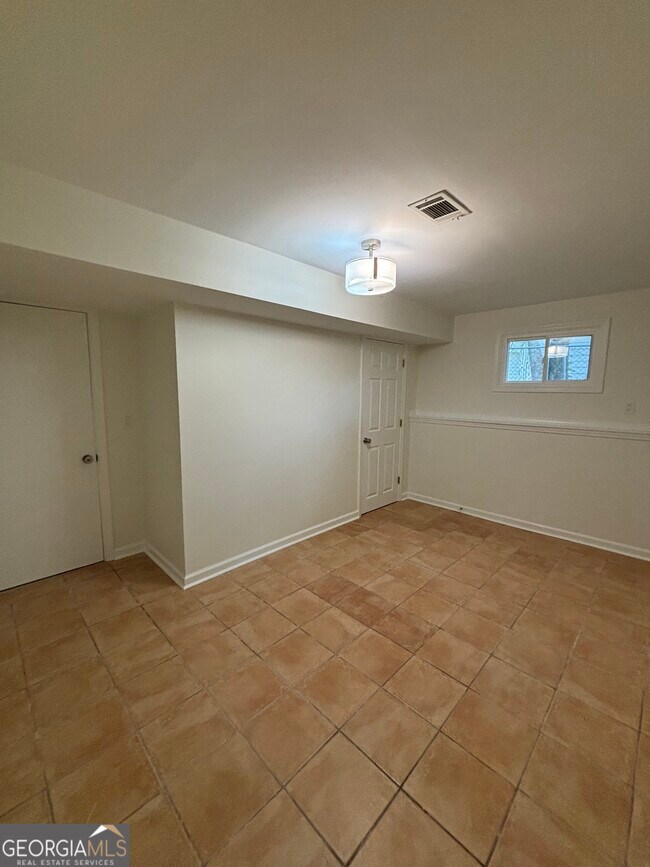 Building Photo - 2215 Ranch Trail