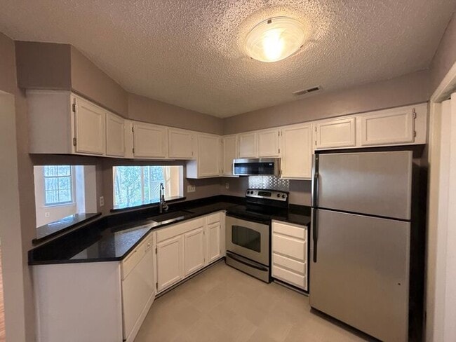 Building Photo - T.R. Lawing Realty Property