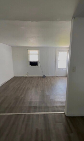 Building Photo - 1035 Elmhurst Ave