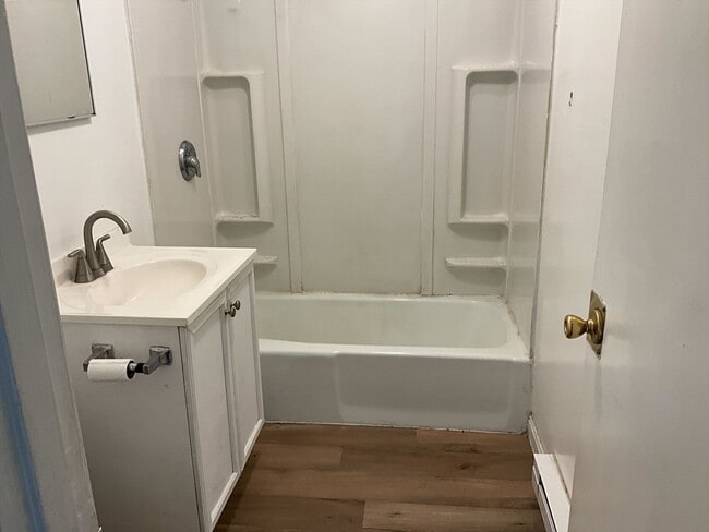 Building Photo - 35 Armory St