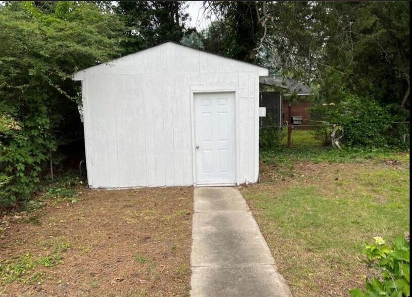 Building Photo - 2754 Greendale Ave
