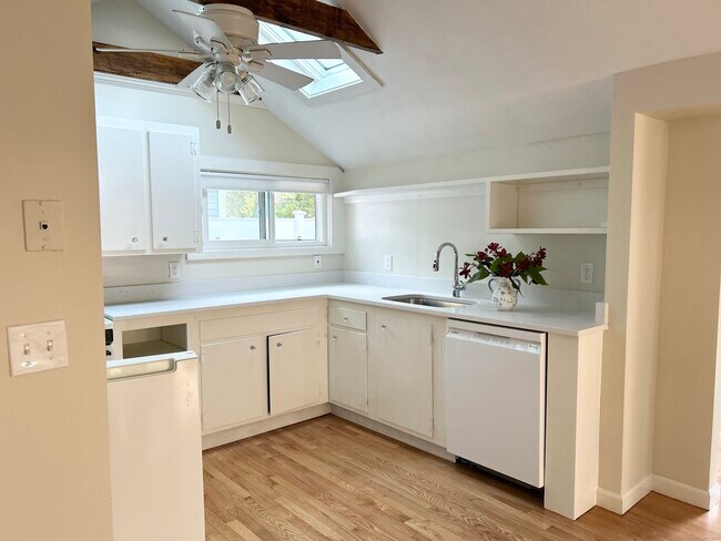 Building Photo - 6-5 5th St