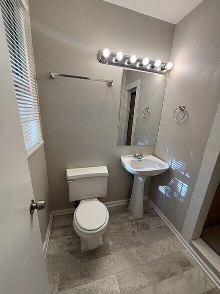 Building Photo - 3907 Raintree Dr