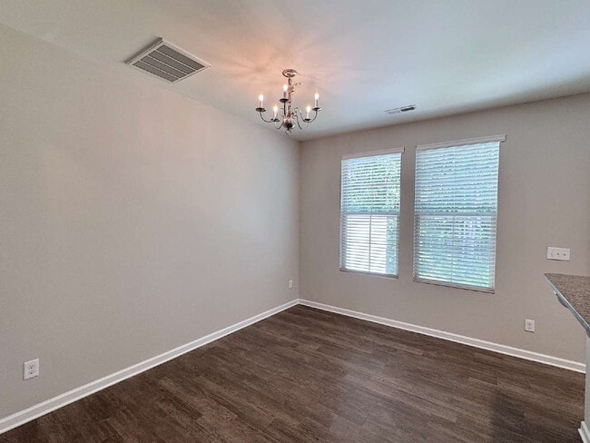 Building Photo - Modern 2 Story Townhome in Brightleaf Comm...