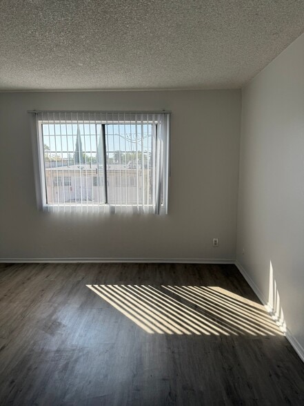 Building Photo - 509 N Berendo St