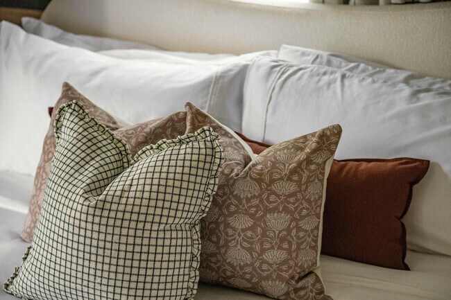 Building Photo - 52 Church St