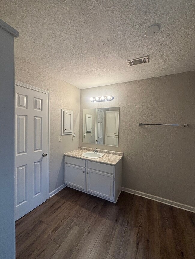 Building Photo - 12 Timberside Cove