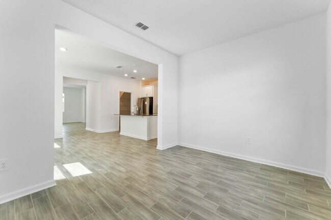 Building Photo - Modern Open-Concept Home with Designer Finishes and Community Amenities.