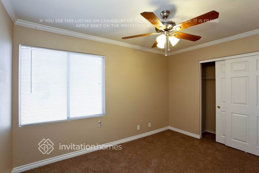 Building Photo - 5910 Red Dawn St
