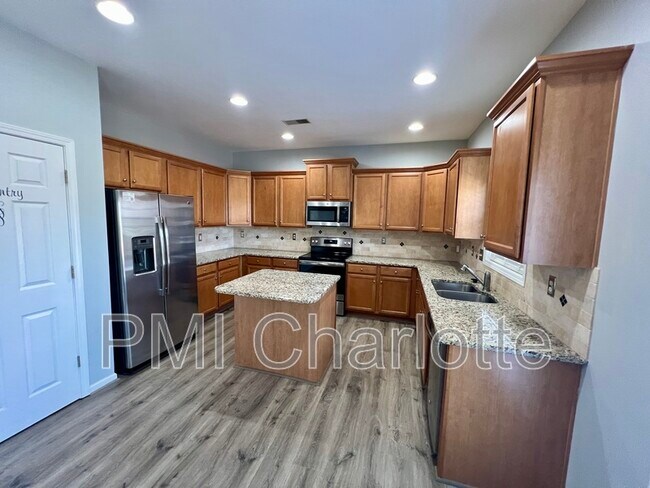 Building Photo - 1316 Emory Ln NW