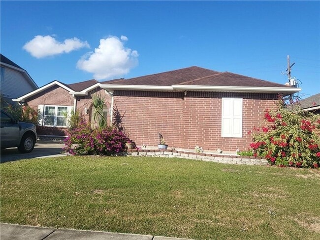 Building Photo - 827 Charlie Dr