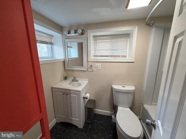 Building Photo - 5831 Mt Vernon Dr