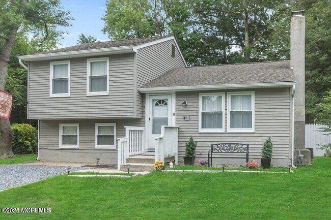 Building Photo - 310 Falcon Dr