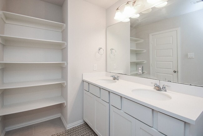 Building Photo - 27950 Western Crk Ct