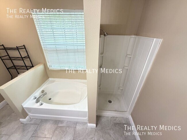 Building Photo - 2411 Grasmere View Pkwy N